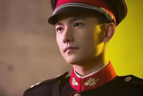 穿军装的五位男星,杨洋正气,陈伟霆霸气,鹿晗像军人