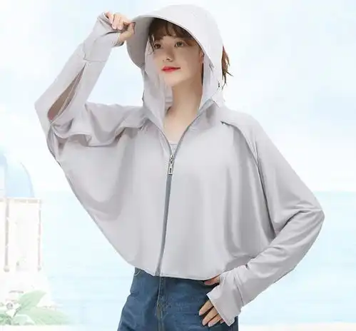 去年的防晒服就别穿了吧,看我媳妇身上穿的防晒衣,减龄还时尚