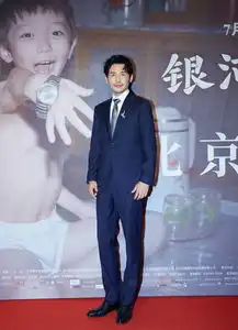 白宇出席银河补习班北京首映礼分享拍摄感受讲述背后温情