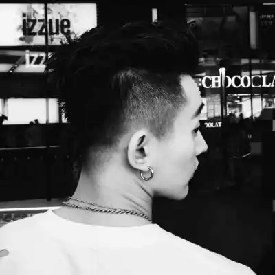 好男孩全是被女孩伤害后才变坏的