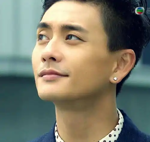 黄宗泽新发型菠萝头照片曝光,网友你怎么越来越像李荣浩了