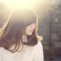 俏皮女生qq头像都说每一个女孩都是折翼的天使