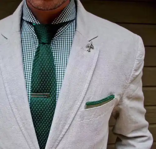 男士西装和领带方巾的搭配窍门