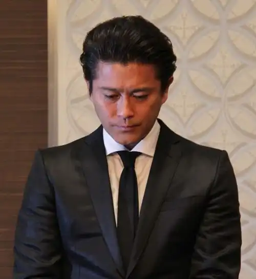 又一日本男星被逮捕,酒驾撞上警察私车当场抓获,细扒黑历史颇丰