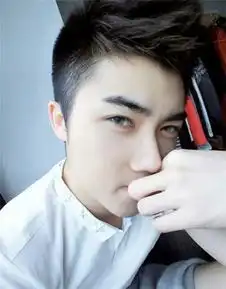 这个男的是谁求名字和微博,谢谢