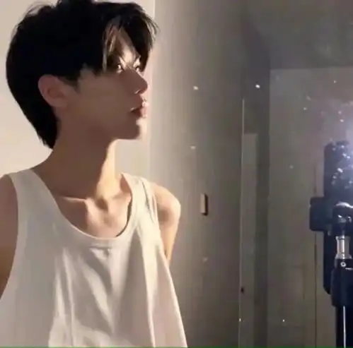 用了想和你聊天的男生头像