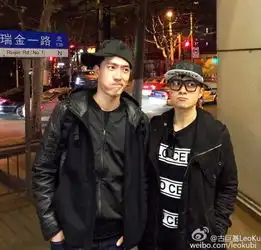 穿潮牌的刘翔在上海时装周走秀被指像打野猪的