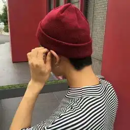 男生头像做个俗人不谈亏欠.