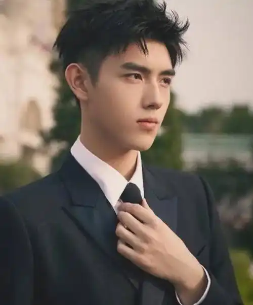 看了蒋勤勤儿子的颜值,才知道陈红有多努力在改变遗传基因了