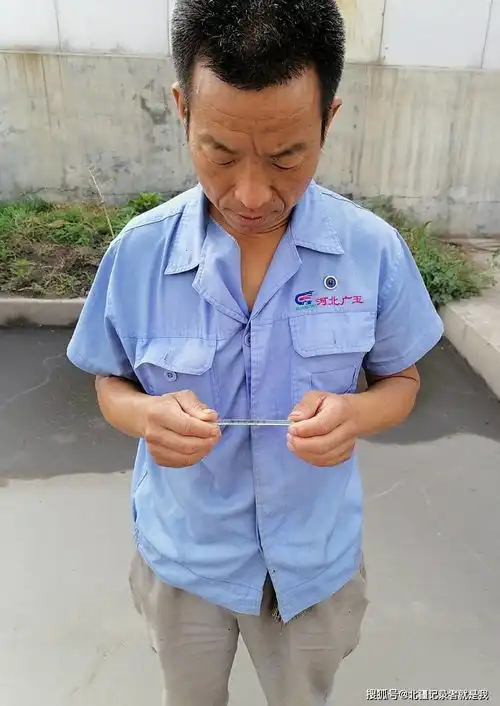 12岁男孩未上一天学却能背诵500首古诗,最大心愿是守护继父