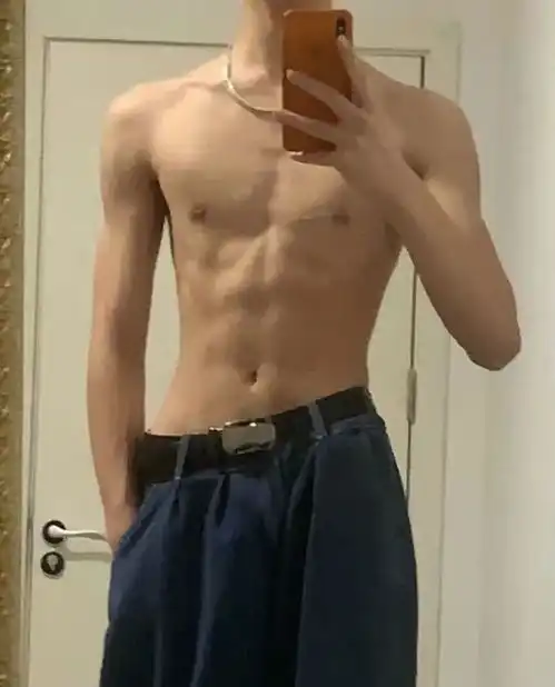 男生腹肌对女生的吸引力有多大拿桶接好我的鼻血