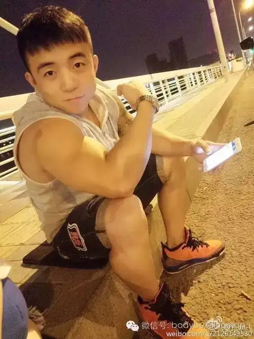 受电影激战刺激,啤酒肚男励志逆袭成型男