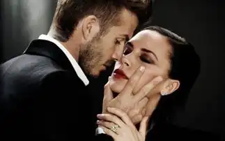 贝克汉姆一家出游过七夕小贝夫妇晒合照,大儿子无奈变灯泡