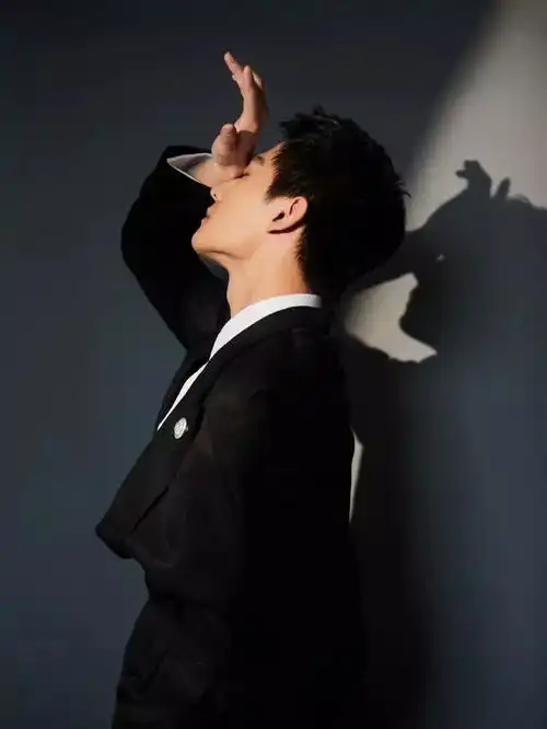 洋荣获星光大赏年度电视剧男演员演员杨洋不断突破终有收获