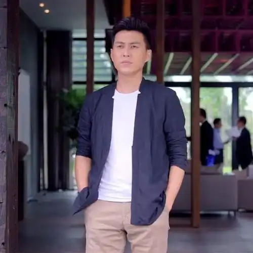 男人上衣要不要塞进裤腰里看靳东和刘恺威怎么穿的就知道了