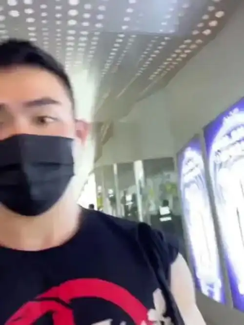 特效拍摄普通男肌肉男