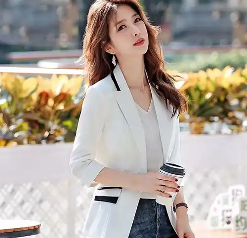 70后女人,别穿太土气试试洋气小西装,优雅显嫩又有气质