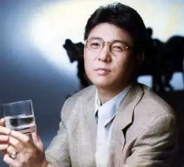 这个男人是谁