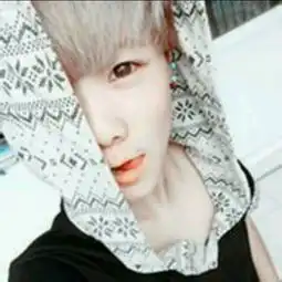 求一个,和这个相识的女生头像