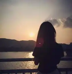 求一张图片一对情侣睡在橙色地板上的同一只灰色枕头上而且脸对着脸