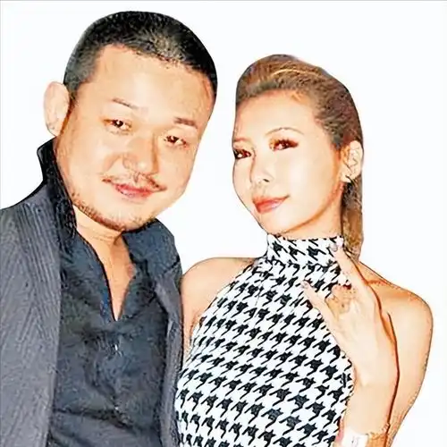 38岁女星makiyo挺孕肚抽烟,与姐姐丈夫一同吞云吐雾,行为违法