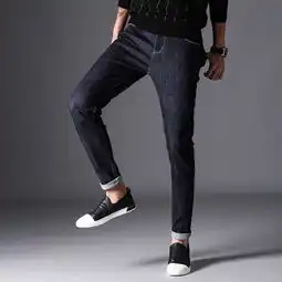 男人30岁后少穿套装,多穿这样的牛仔裤,帅气又减龄哦