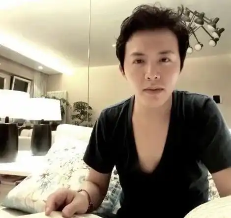 李云迪嫖娼被拘,人民日报评黑白琴键不容涉黄