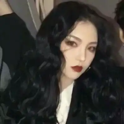 女玩家因身材太性感与爱绝缘原来你们都喜欢平板萝莉