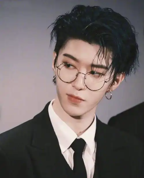 戴错眼镜毁颜值,来看他们驾驭百搭金丝眼镜,上演斯文败类超吸睛