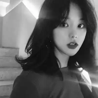 伤感美女头像微信图片,在艰苦的遭遇里百折不挠