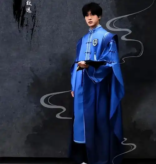 大学生拒绝穿学士服,改穿亲自设计中式风格,网友支持