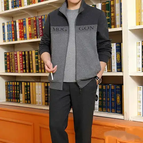 男人过了45别穿得太老,学学下面男人这样穿,让你年轻了十岁