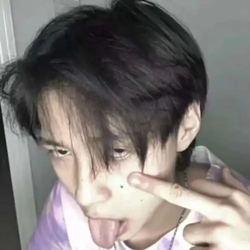 高诗男生头像高清风格