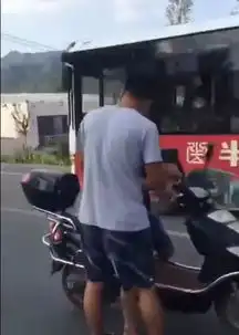 村民保打老师男子打老师事件发生于五个月前