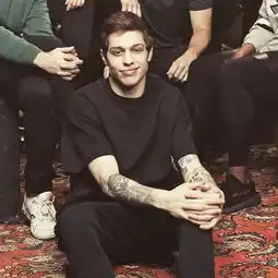 46岁英国女神恋上25岁小鲜肉,被diss母子恋后霸气回怼老娘乐意