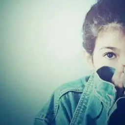 求这张头像的另外一半或者类似的这张的另外一张情侣头像