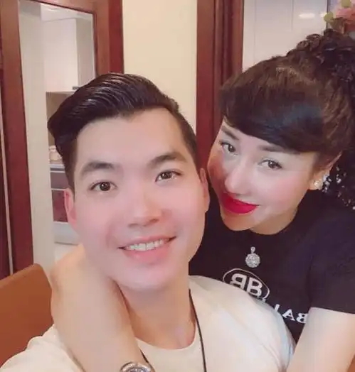 圈中又一对姐弟恋明星,官宣当爹,娶相差15岁女富商称两人是爱情