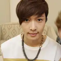 韩系潮流时尚男生头像好帅的说