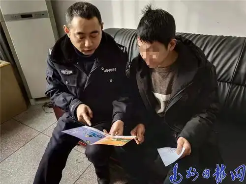 当时只是觉得好玩宣汉男子边开车边拍抖音被罚