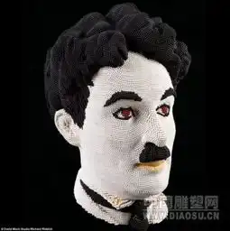 英国艺术家点燃火柴雕塑称是升华艺术