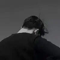 头像黑白男黑白男背影冷酷头像