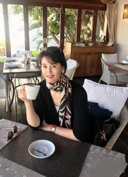 50岁的女人如何更显年轻出门前打理身上4个地方,简单又漂亮