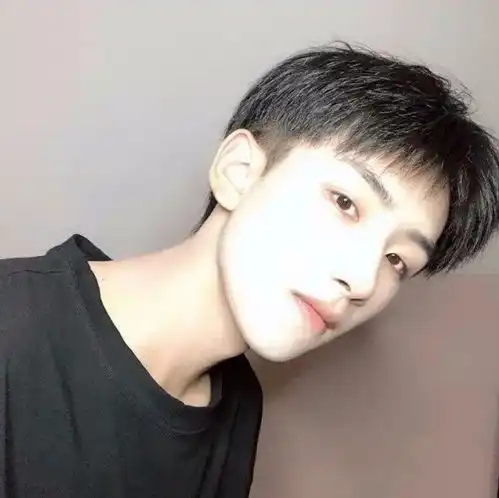 头像丨世界很大,孤独很满