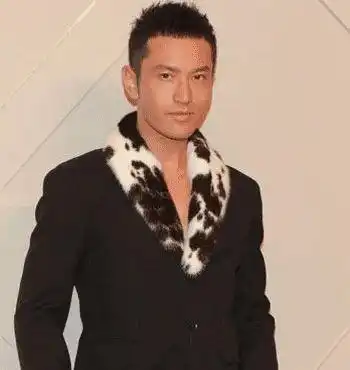 十几年前的那叫红毯那是群魔乱舞吧,大家太敢穿了,只想说真勇