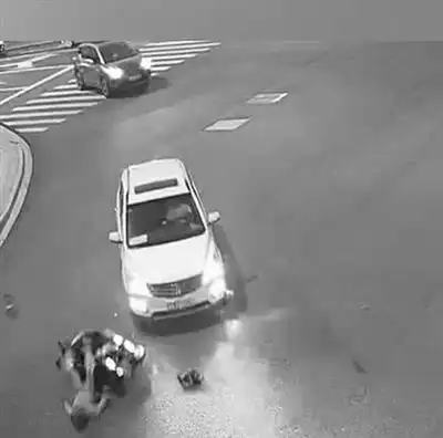 男子被撞后20元私了岂料颅内出血交警坚持找寻救他一命