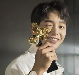 胡波遗作获金马奖,彭昱畅1个举动让人泪目,24岁的他太暖心