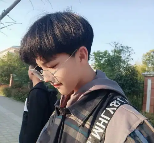 精选男生真人头像