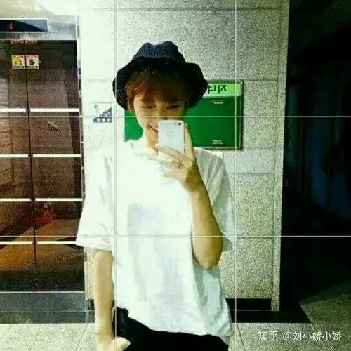 请问你们平时都多久换一次头像,有没有那种百看不腻一直都不会换掉的头像