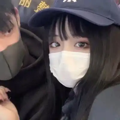 情侣头像伤感微丧的句子