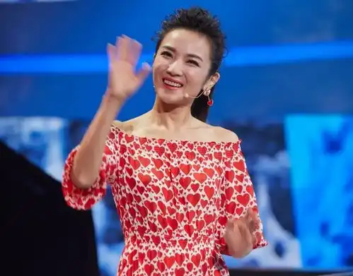 央视主持管彤嫁给普通丈夫,42岁当高龄产妇,坚决不去演艺圈